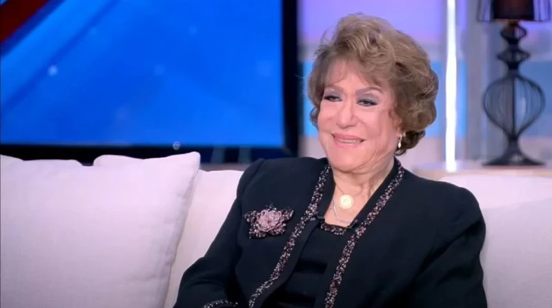 بعد رحيل سميحة أيوب.. ما سر لقب سيدة المسرح العربي وسبب الوفاة؟ رحلت عن عالمنا في الساعات الأولى من صباح اليوم الثلاثاء، الفنانة سميحة أيوب سيدة المسرح العربي عن عمر ناهز 93 عاما،