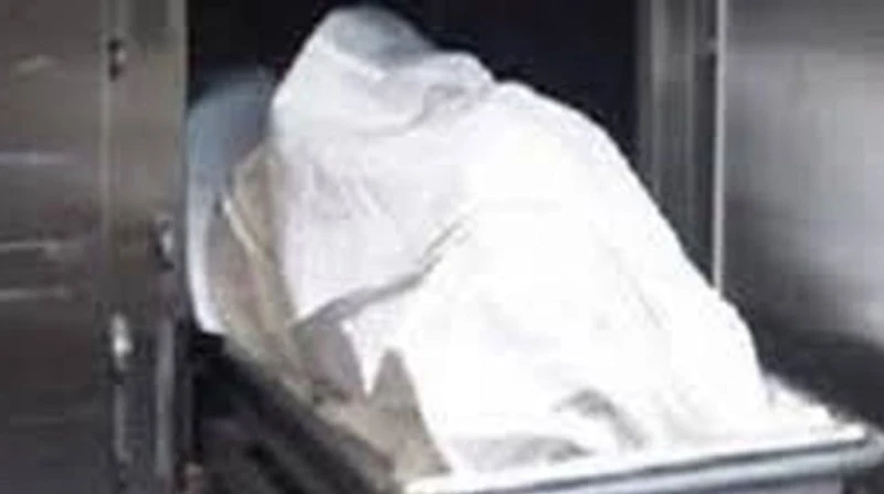 وفاة مدير إدارة المخلفات الصلبة بالمنيا إثر سقوطه من الطابق السادس توفي المهندس محمود الأصمعي، مدير إدارة المخلفات الصلبة بمحافظة المنيا، إثر سقوطه من الطابق السادس بمبنى مجمع المص