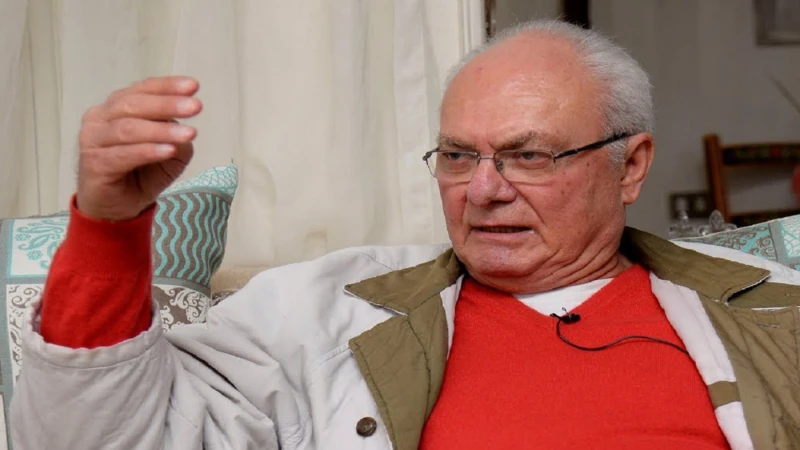 أعراض تبدأ برعشة وتنتهي باعتزال.. ماهو مرض يوسف فوزي؟ أثار الظهور الأخير للفنان يوسف فوزي تعاطفا واسعا، بعد أن شارك تفاصيل مؤثرة عن معاناته الطويلة مع مرض الشلل الرعاش، الذي دفعه إ