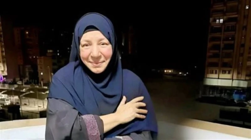 بعد الصورة المثيرة للجدل.. عبد المنعم المصرفي يكشف ذكرياته مع عبلة كامل بعد إعادة الفنانة عبلة كامل لدائرة الأضواء مرة أخرى بسبب صورة جمعتها بأحد أقاربها، خرج الفنان عبد المنعم الم