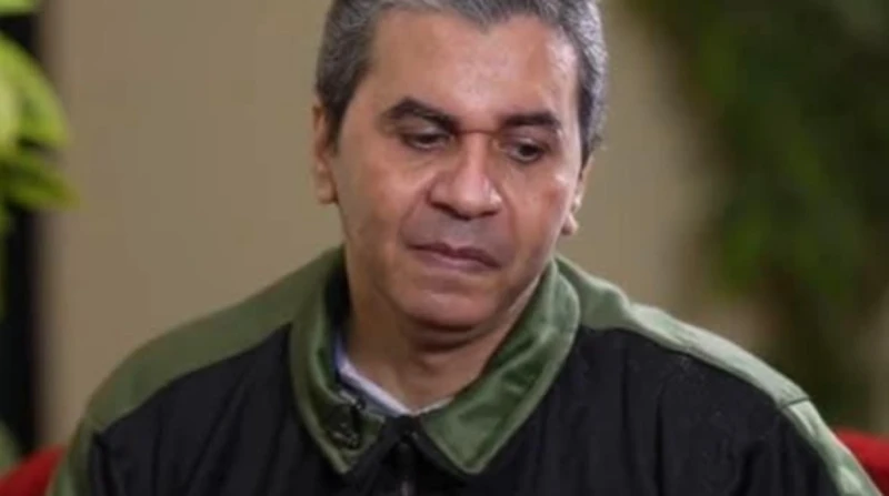 شقيق الفنان عمرو محمد علي ينفي شائعة وفاته نفى أحمد شقيق الفنان عمرو محمد علي شائعة وفاته، والتي انتشرت خلال الساعات الماضية عبر العديد من مواقع التواصل الاجتماعي.وقال شقيق الفنان 