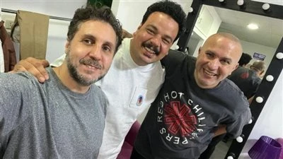 هشام ماجد يحمس الجمهور لعمل جديد يجمعه بمصطفى غريب وخالد دياب.. تفاصيل فاجأ النجم هشام ماجد جمهوره بإعلان تشويقي عن مشروع فني جديد يجمعه بالفنان الشاب مصطفى غريب والمخرج المتميز خا