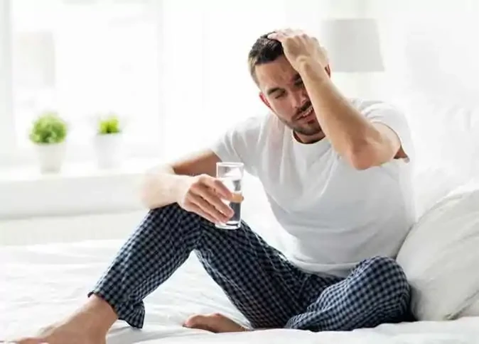 احذر.. 5 أعراض مصاحبة للصداع قد تدل على أمراض خطيرة! يعاني كثيرون من نوبات صداع متكررة بسبب الإرهاق أو قلة النوم أو حتى خلال فترة الدورة الشهرية، وغالبا ما يكتفي البعض بتناول مسكنا