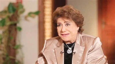 مهرجان القاهرة السينمائي الدولي ينعى سيدة المسرح العربي سميحة أيوب.. وحسين فهمي: علامة مضيئة في سماء الفن قام مهرجان القاهرة السينمائي الدولي برئاسة الفنان حسين فهمي ب نعي الفنانة 