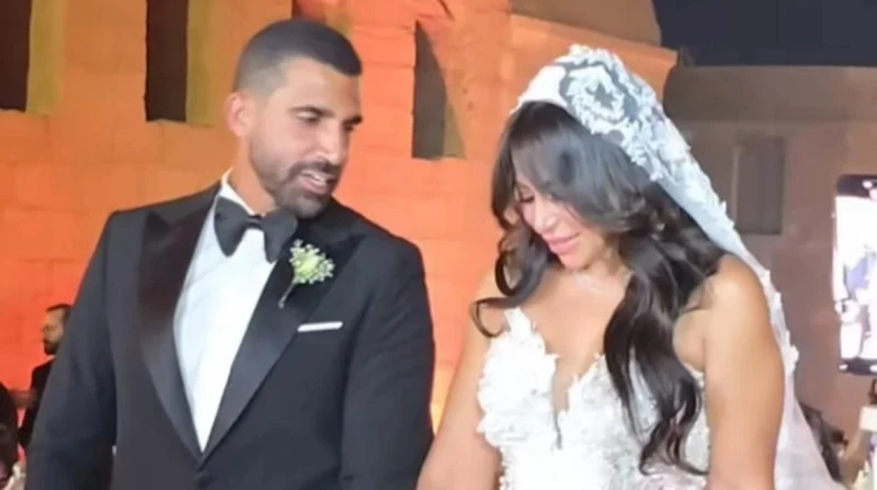 اللقطات الأولى من حفل زفاف ابنة ماجد المصري احتفل الفنان ماجد المصري، بحفل زفاف ابنته ماهيتاب، على شاب يدعى أحمد حسين نصار، بأحد الفنادق الكبرى بالقاهرة.حفل زفاف ابنة ماجد المصريون