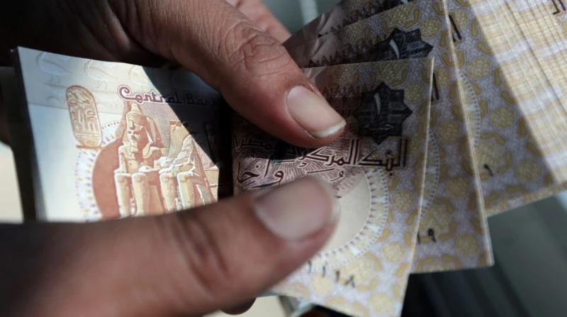 صكوك بالجنيه بدلا من القروض.. هل تعيد الحكومة هيكلة أدواتها التمويلية؟ تمضي الحكومة قدما في التحضير لإصدار أول صكوك سيادية مقومة بالجنيه المصري، مع بداية العام المالي 20252026، رغم