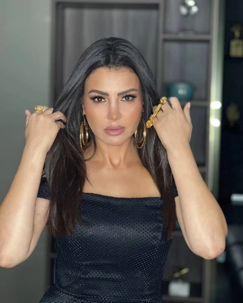 دينا فؤاد تتحدث عن أصعب المواقف في حياتها افاق عربية - حلت الفنانة دينا فؤاد ضيفة على برنامج ع الهادي في الكلام الذي تقدمه الإعلامية سالي عبد السلام عبر موقع يوتيوب، حيث كشفت العدي