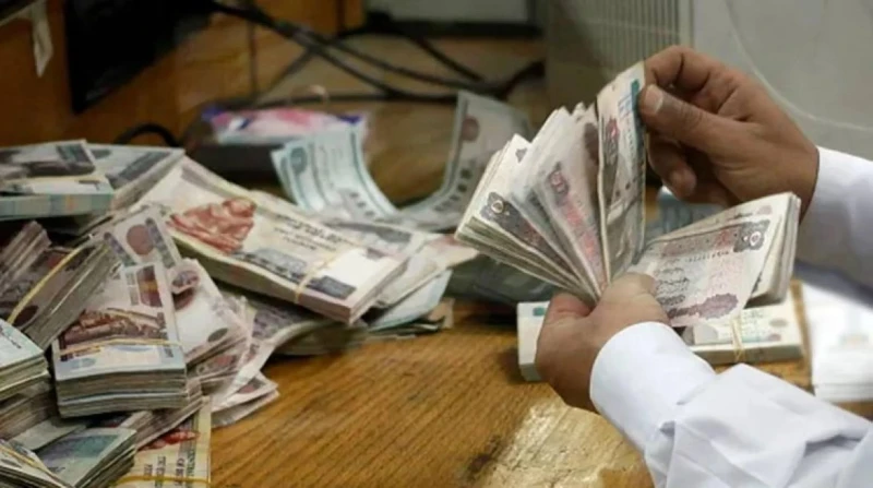 ضبط 3 أشخاص بتهمة غسل 250 مليون جنيه حصيلة تجارة المخدرات اتخذ قطاع مكافحة المخدرات والأسلحة والذخائر غير المرخصة تنسيقا مع أجهزة الوزارة المعنية؛ الإجراءات القانونية حيال 3 أشخاص 