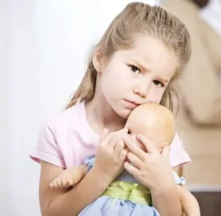 رهاب السعادة مرض نفسي يهدد الراحة النفسية.. تفاصيل أكد الدكتور وليد هندي، أخصائي نفسي، أن هناك مرضا نفسيا نعاني منه يعرف باسم الشيروفوبيا أو رهاب السعادة، مشيرا إلى أن بعض الناس تخ