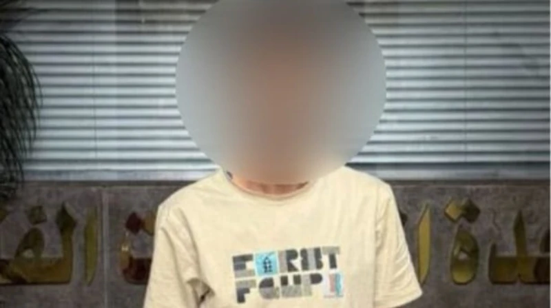 الأمن يوقف بلطجي التجمع الأول بعد تهديده لعمال المواقع الإنشائية ألقت أجهزة الأمن بمديرية أمن القاهرة القبض على شاب لممارسته أعمال البلطجة، على القائمين بالمواقع الإنشائية تحت التش