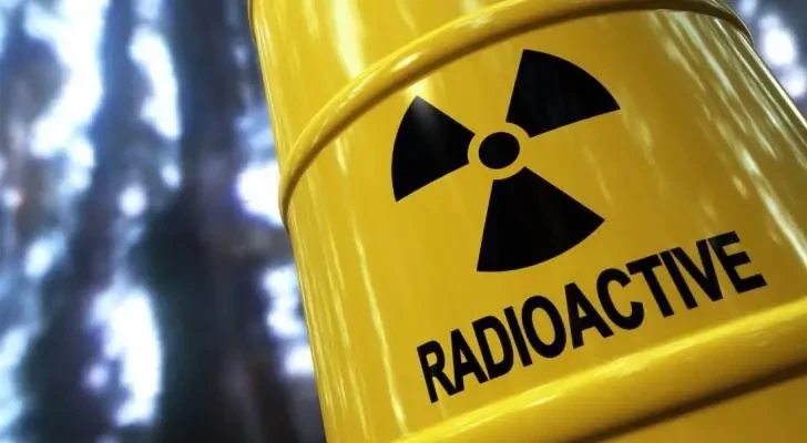في لحظة الكارثة.. خد حذرك واعرف الاجراءات الوقائية من الاشعاعات النووية عندما تذكر كلمة الإشعاع النووي، ترتبط في أذهان الكثيرين بمشاهد الكوارث والرعب والدمار، إلا أن الوعي بالإجراء