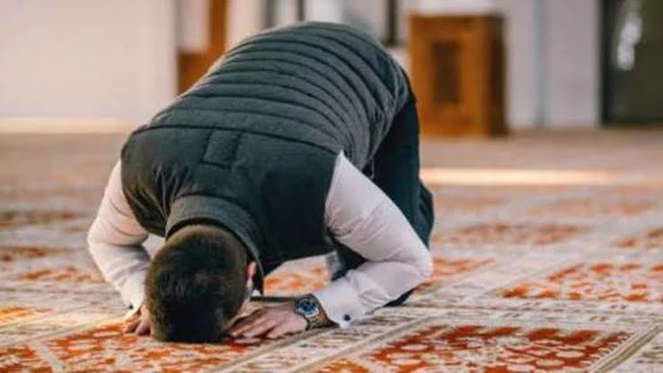 أمين الفتوى يوضح شروط صحة الصلاة وشروط وجوبها قال الشيخ أحمد وسام، أمين الفتوى بدار الإفتاء المصرية، إن للصلاة شروطا أساسية تنقسم إلى شروط صحة وشروط