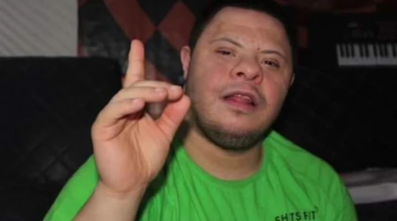 دعما لذوي الهمم.. المنتج ياسر أبو الدهب يكشف تفاصيل أغنية اللي أنت فيه عبر المنتج الفني ياسر أبو الدهب عن سعادته بأغنيته الجديدة اللي أنت فيه، والتي تهدف إلى تشجيع ذوي الهمم والتعا