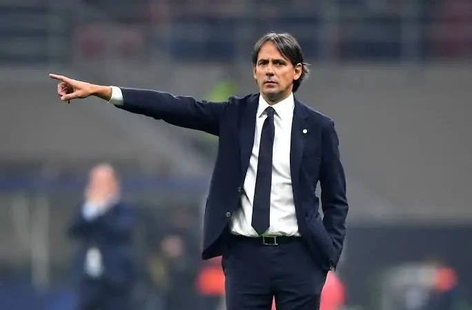 بعد خسارة دوري أبطال أوروبا.. إنزاجي يحسم قراره خلال 72 ساعة خسر أمس فريق إنتر ميلان، نهائي دوري أبطال أوروبا لصالح فريق باريس سان جيرمان، بعد الخسارة بنتيجة 5 على ملعب استاد أليان