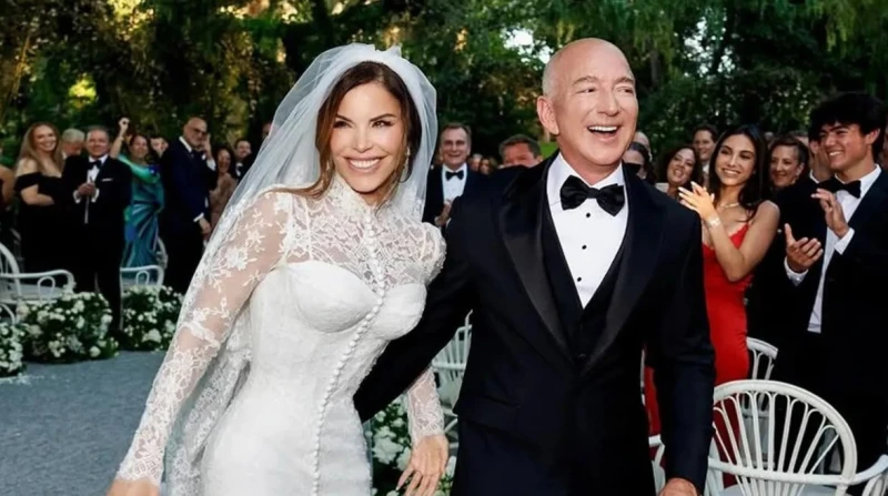 بعد زفافها على الملياردير جيف بيزوس.. من هي لورين سانشيز؟ تصدر اسم الإعلامية ورائدة الأعمال لورين سانشيز، ترند مواقع التواصل الاجتماعي عقب زواجها أمس من مؤسس ومالك شركة أمازون المل