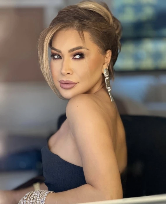 هكذا علقت نوال الزغبي على أنباء زواج وائل كفوري افاق عربية - في لقاء تلفزيوني عفوي، تحدثت النجمة نوال الزغبي عن أعمالها الفنية وروتينها اليومي للحفاظ على رشاقتها وجمالها. وأكدت الن