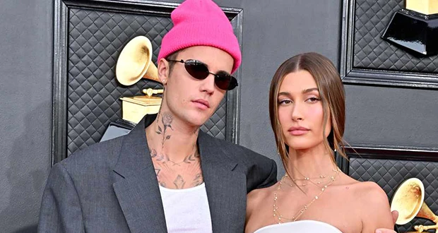 خاتم الزواج يعود إلى يد هايلي بيبر.. رسالة غير مباشرة لجمهور جاستن افاق عربية - أطلت العارضة الأميركية هايلي بيبر مساء السبت في سهرة أنيقة بمدينة نيويورك، حيث خطفت الأنظار بإطلالته