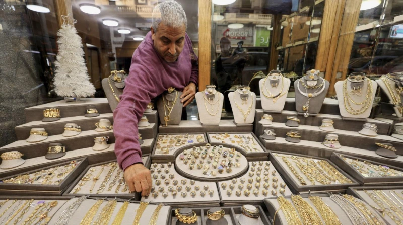 20 جنيها زيادة .. أين تتجه أسعار الذهب بعد الضربة الأمريكية لإيران؟سجلت أسعار الذهب، ارتفاعا نسبيا خلال تعاملات اليوم، بقيمة 20 جنيها، في عيار 21 الأكثر انتشارا في الأسواق المحلية،