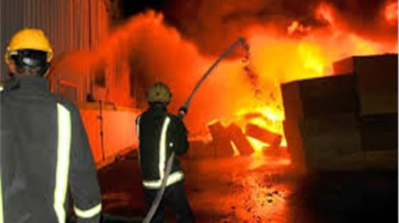 حريق يلتهم مخزن أغذية في عين شمس شهدت منطقة عين شمس بمحافظة القاهرة، صباح اليوم، نشوب حريق داخل مخزن أغذية بشارع عين شمس، دون وقوع أي إصابات. وقد تم