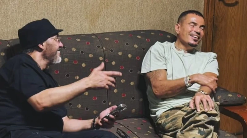 الصلح رقم 550.. خلافات عمرو دياب وعمرو مصطفى تنتهي على الكنبة شهدت العلاقة بين النجم عمرو دياب والملحن عمرو مصطفى، فصلا جديدا بعدما تجدد التعاون بينهما عقب فترة طويلة من الجفاء.ألب