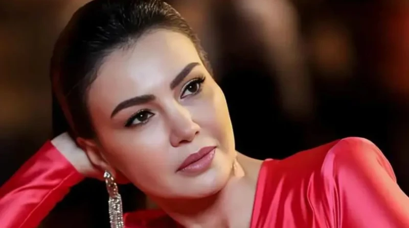 دينا فؤاد: نجمي خفيف وبخاف من الحسد كشفت الفنانة دينا فؤاد، عن خوفها الشديد من الحسد مؤكدة حرصها على مداومة قراءة المعوذتين 3 مرات، وآية الكرسي.وقالت دينا فؤاد خلال بودكاست عالهادي