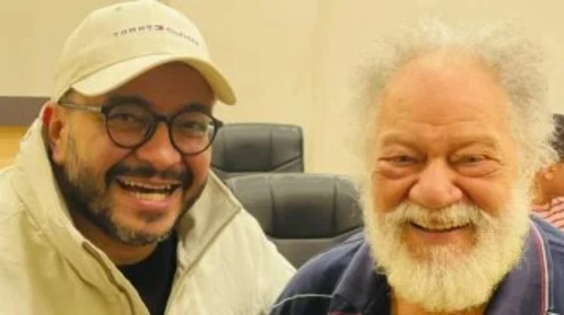 حسام داغر يوضح حقيقة خلافه مع صناع الملك لير كشف الفنان حسام داغر حقيقة خلافه مع صناع مسرحية الملك لير الذي سيقدمها الفنان يحيى الفخراني قريبا على