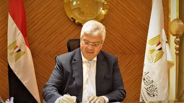 وزير التعليم العالي: ربط اللغات بالتكنولوجيا والذكاء الاصطناعي ضرورة لسوق العمل أكد الدكتور أيمن عاشور، وزير التعليم العالي والبحث العلمي، أهمية ربط