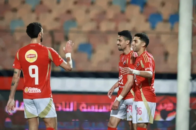 بعد تريزيجيه وسيحا.. الأهلي يعلن عن ثالث صفقاته في هذا الموعد يواصل النادي الأهلي تحركاته القوية في سوق الانتقالات، حيث يستعد للإعلان الرسمي عن ضم