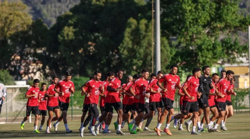 استعداداً لبداية الموسم الجديد.. الأهلي ينطلق في أول تدريباته بمعسكر تونس
