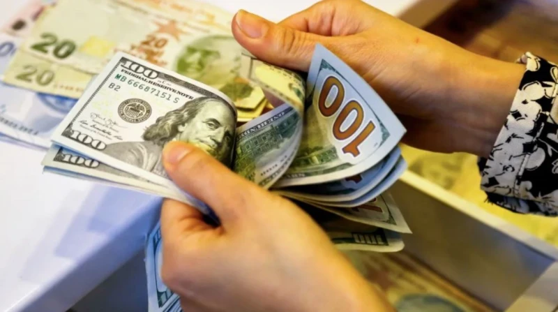 سعر الدولار اليوم الخميس 3 يوليو 2025 انخفض سعر الدولار مقابل الجنيه، اليوم الخميس 3 يوليو 2025، في مختلف البنوك الحكومية والخاصة العاملة بالسوق المحلية.قال الخبير المصرفي عز الدين