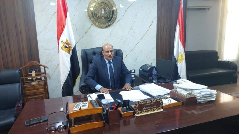 بدء تلقي طلبات الترشح لانتخابات الشيوخ في البحر الأحمر (صور) بدأت لجنة تلقي طلبات الترشح لمجلس الشيوخ بمحكمة البحر الأحمر الابتدائية، برئاسة المستشار على أبو بكر، اليوم، في استقبال