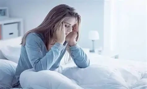 وداعا للأرق الصيفي.. كيف تنام بعمق رغم الحر؟ وداعا للأرق الصيفي.. كيف تنام بعمق رغم الحر؟ -----