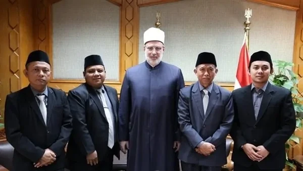وكيل الأزهر يستقبل وفد معهد زيس الإندونيسي لتعزيز التعاون المشترك استقبل الدكتور محمد الضويني، وكيل الأزهر، وفدا من معهد زيس بدولة إندونيسيا، برئاسة جاهشوان هاريو ساسونكو، مؤسس الم