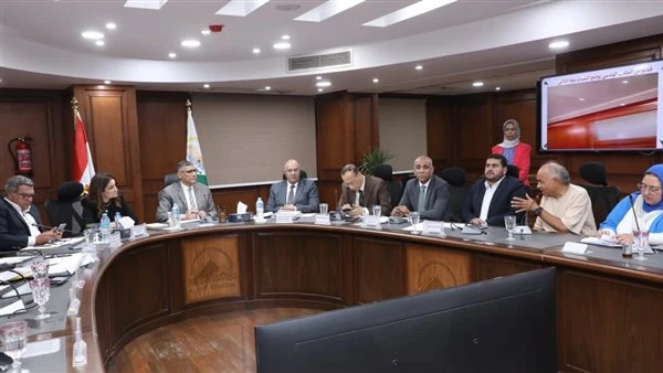 محافظ الجيزة يعقد اللقاء الأسبوعي لبحث شكاوى المواطنين ب 4 أحياء محافظ الجيزة يعقد اللقاء الأسبوعي لبحث شكاوى المواطنين ب 4 أحياء -----