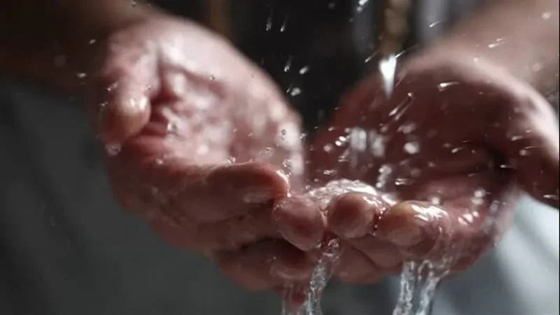 الدعاء بعد الوضوء من السنن النبوية المهجورة يعد الدعاء بعد الوضوء من السنن النبوية المهجورة التي غفل عنها كثير من المسلمين، فالماء الذي يطهر الجسد قبل كل صلاة، يمكن أن يكون أيضا مف