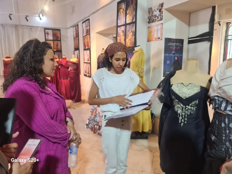 طلاب قسم الملابس الجاهزة بجامعة حلوان يكشفون عن تصاميم مستوحاة من التراث العربي