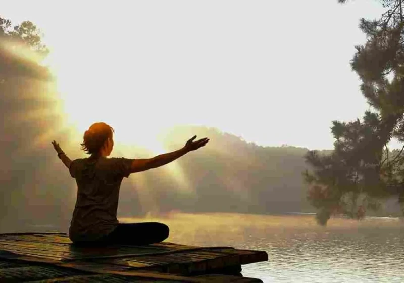 ب 10 دقائق يوميا.. جرب التأمل وغير مزاجك تماما في ظل ضغوط الحياة اليومية، يبحث الكثيرون عن وسائل فعالة لتقليل التوتر وتحسين الحالة المزاجية، ومن بين هذه الوسائل ظهرت ممارسات مثل ال