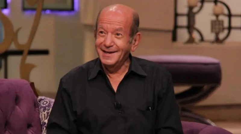 "اعتبرني معاك".. موقف جدعنة لا ينسى جمع شابا بـ لطفي لبيب