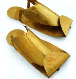 مصنوع من الذهب: المتحف المصري بالتحرير يقدم صندل جنائزي للملك بسوسنس الأول