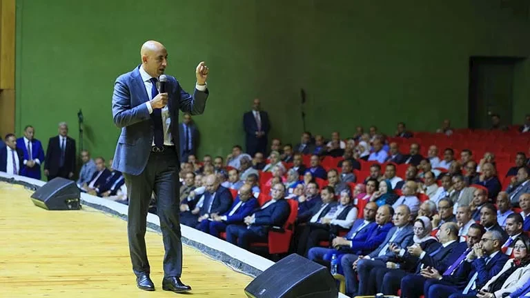 وزير التعليم: إدخال مناهج جديدة وتدريب المعلمين للتصدي لتحديات القراءة