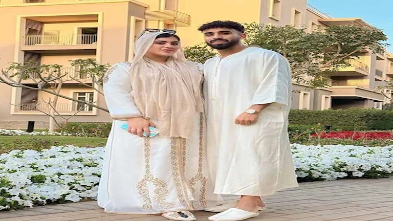 مروان عطية وزوجته في احتفالية سبوع ابن شقيقته