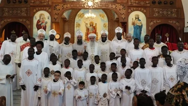 تتويج شمامسة سودانيين في كنيسة السيدة العذراء والأنبا أنطونيوس ببدر