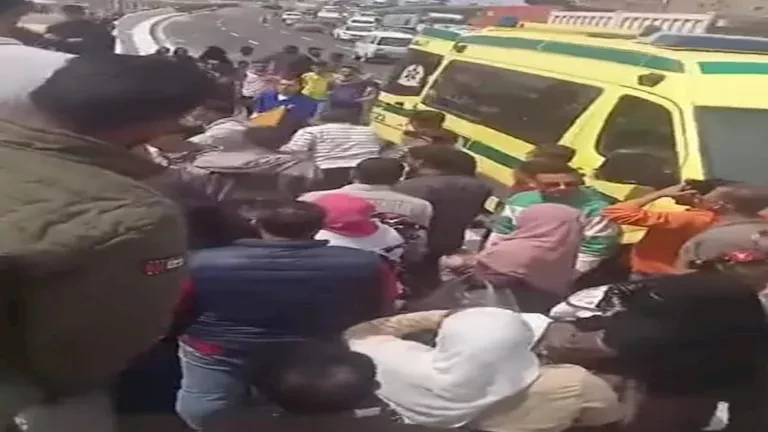 لحظة جنونية أم نداء حزين؟.. أم إلقاء طفلين من فوق كوبري الإسكندرية؟