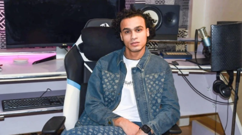 مصطفى حدوتة: الشغل مع محمد رمضان مختلف.. وأنا أجمد شاعر أعرب الشاعر مصطفى حدوتة، عن سعادته الشديدة لمشاركته في الفترة الأخيرة مع عدد كبير من النجوم الكبار وآخرهم محمد رمضان.وقال مص