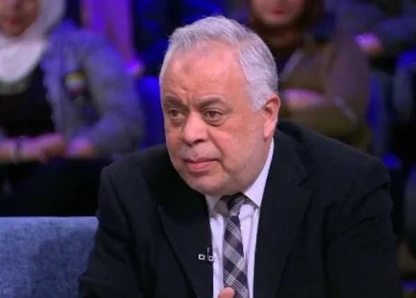 أشرف زكي: لا يُسمح للمدونين بالتمثيل ما لم يكن لديهم مؤهلات أكاديمية أو عضوية في النقابة.