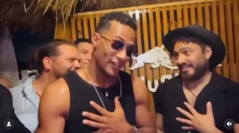 إهداء للكينج.. تامر حسني ومحمد رمضان يقلدان منير في "الذوق العالي"