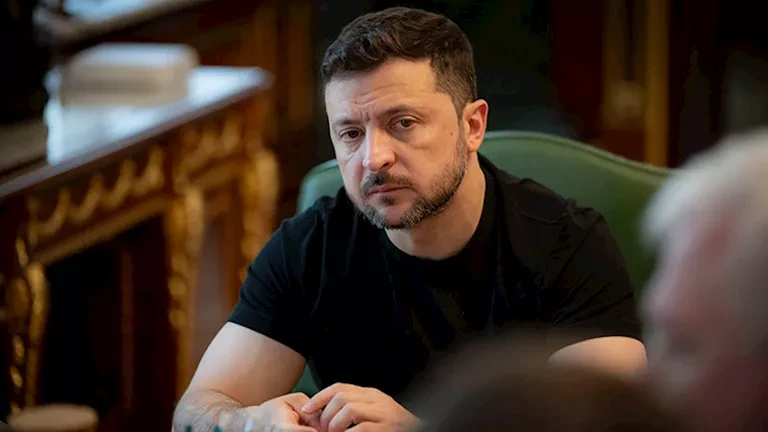 صحيفة “لوموند”: التقديرات تشير إلى أن خسائر القوات الأوكرانية تفوق بكثير ما يعلنه زيلينسكي.