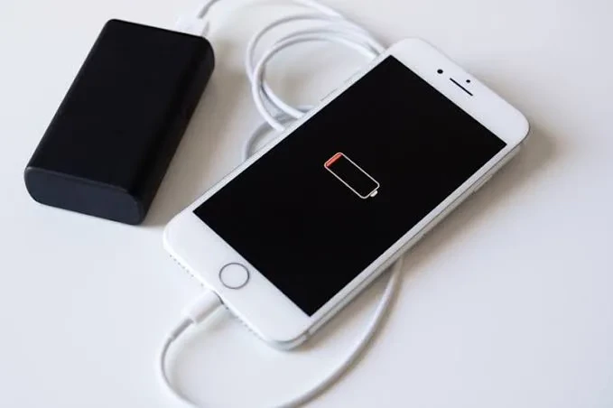 مستخدمي أندرويد وآيفون: كيفية معرفة التطبيقات التي تستهلك طاقة بطارية هاتفك.