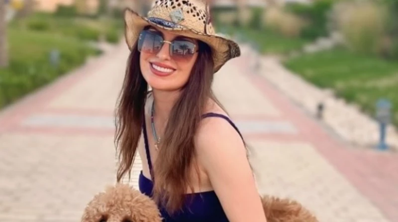 من المكرمية لالكركم.. نرمين الفقي بطلة كل الترندات تحصد الفنانة نرمين الفقي الإعجاب بشكل مستمر، مع كل ظهور لها عبر حساباتها على منصات التواصل الاجتماعي، حيث تحرص على التواصل الدائم