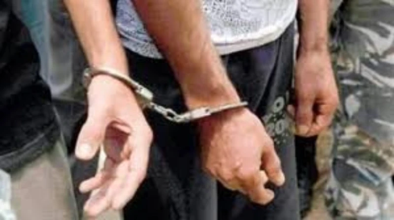 ضبط عنصرين جنائيين في السويس بتهمة الاتجار في الأسلحة والألعاب النارية